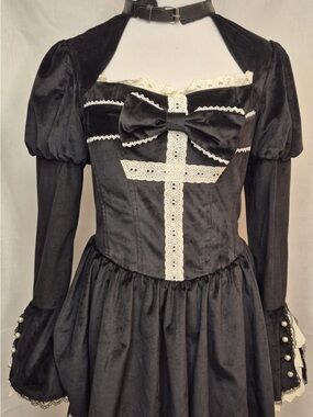 2056 - Gothic Lace Trim Black Velvet Dress with Bow